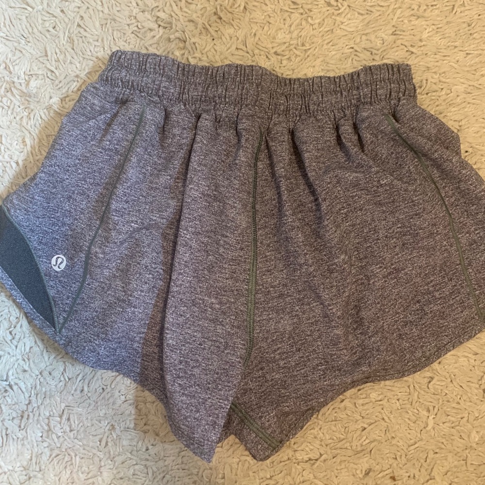 Lululemon Hotty Hot Short 2.5 inch